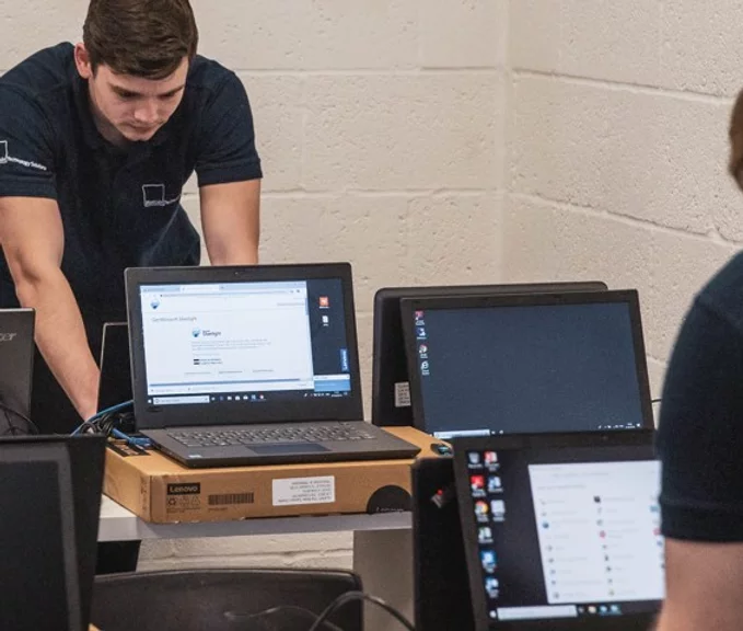 An FCR engineer providing IT infrastructure remote IT support to US clients